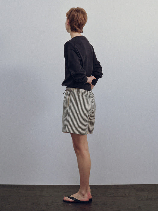 [nothing written] Tek short pants (Black stripe)