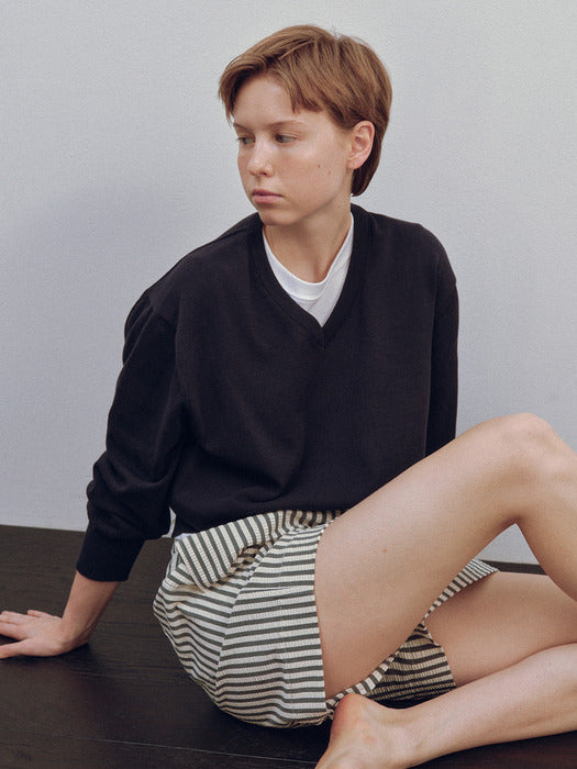 [nothing written] Tek short pants (Black stripe)