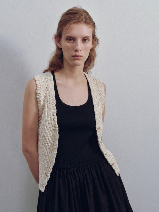 Nothing Written Rie knit vest (Ivory)