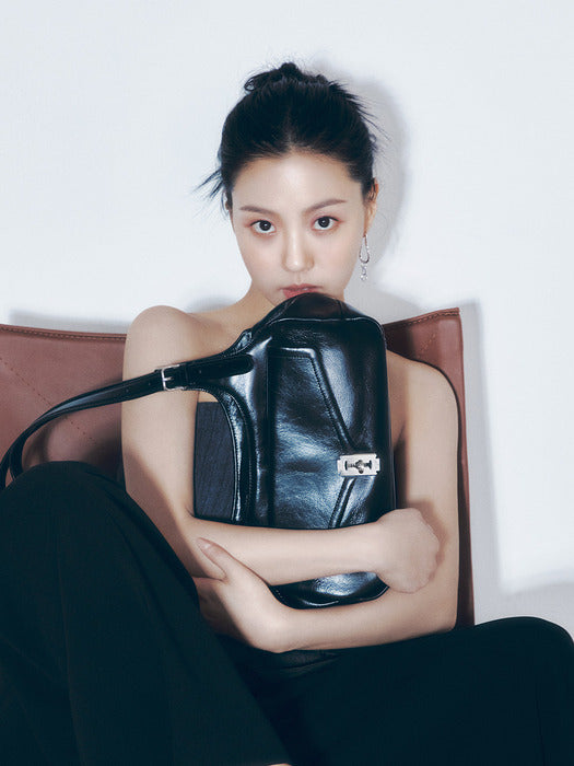 [vunque] [Editor's Pick] Occam Doux Pocket Shoulder M (Occam's Razor Pocket Shoulder Medium)

2 colors