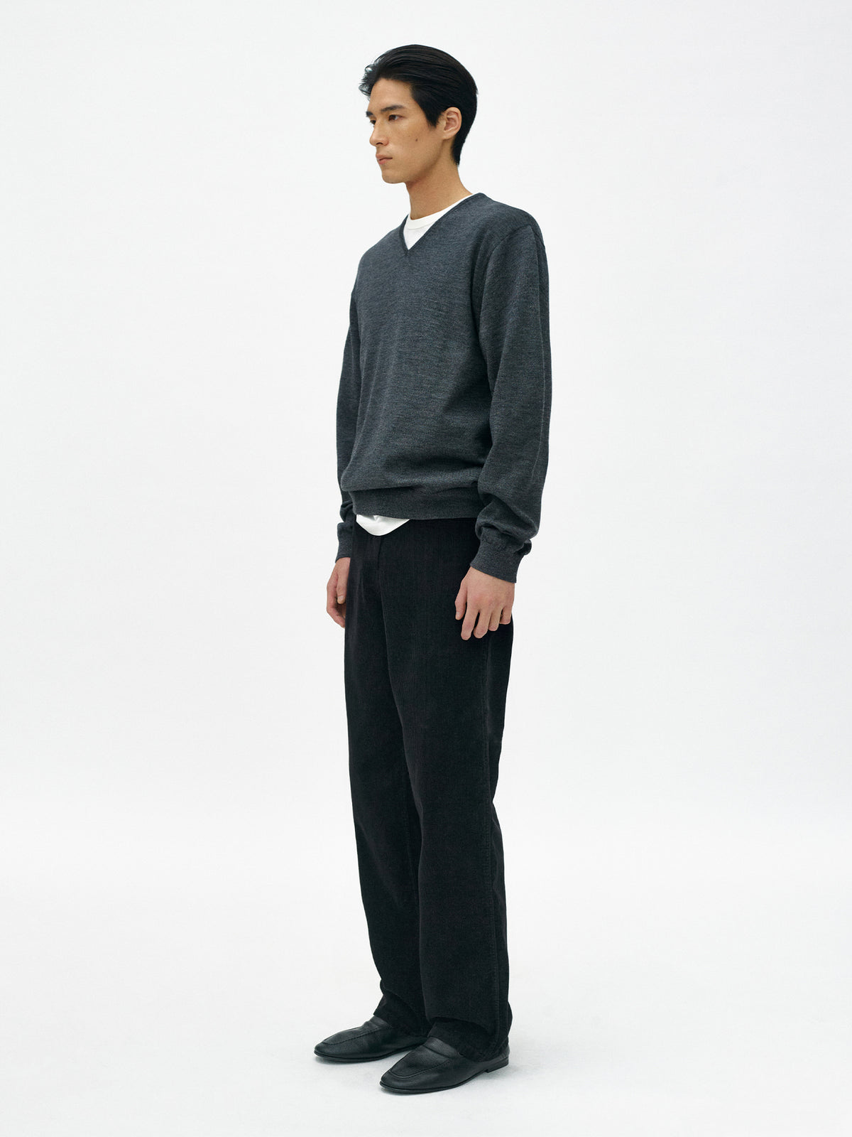 Nothing Written Foyer v-neck pullover (Charcoal)
