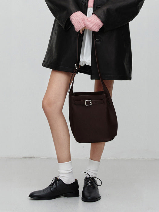 [dunst] BUCKLE SHOULDER BAG DARK BROWN_UDBA4F204W3