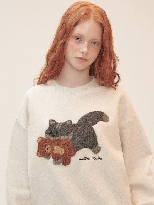 [ambler] Cat biting Little bear Sweatshirt AMM1208 (Oatmeal)