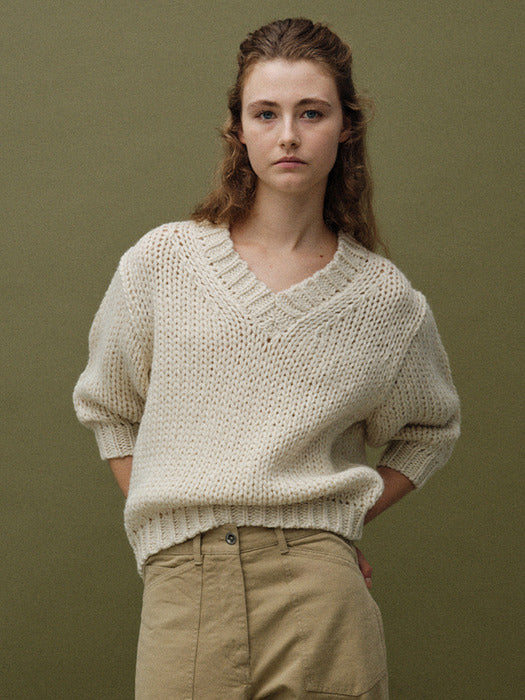 Wide v-neck sweater (Ivory)