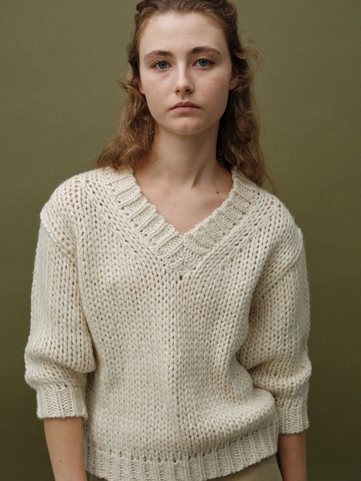 Wide v-neck sweater (Ivory)