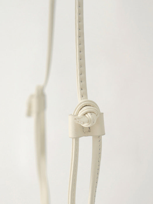 Nothing Written Fatu shoulder bag (Cloud white)