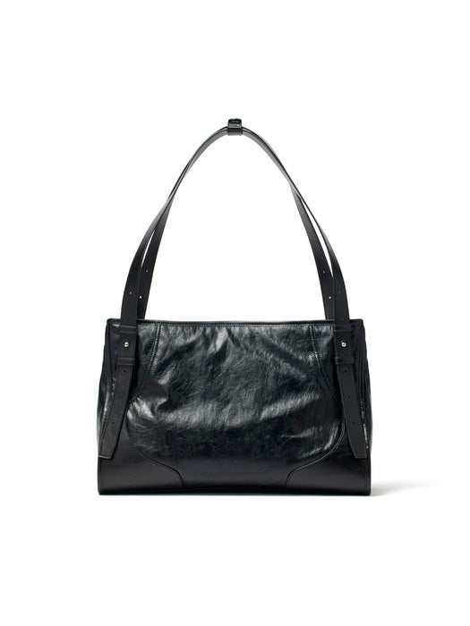 TWO WAY STRAP SQUARE BAG IN BLACK