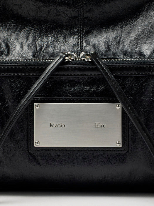 TWO WAY STRAP SQUARE BAG IN BLACK