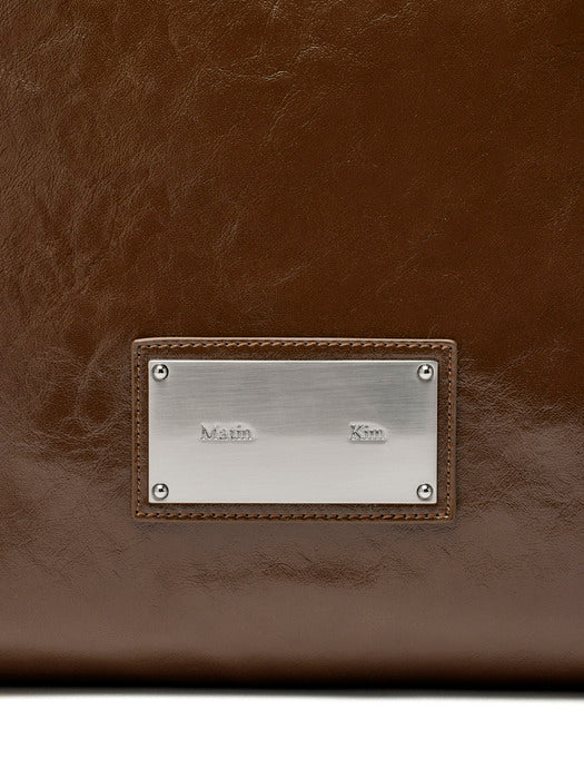 EMBOSSED LOGO LEATHER MAXI BAG IN KHAKI BROWN