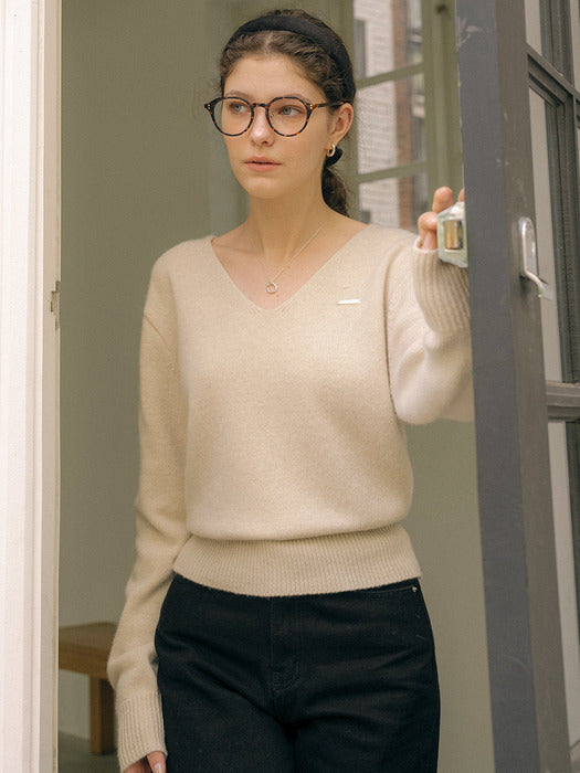 [TILLIDIE] Till logo v-neck wool knit_Beige