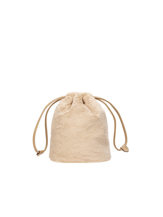 [vunque] Perfec Drawstring Fur Pouch (퍼펙 드로우 스트링 퍼 파우치) Beige