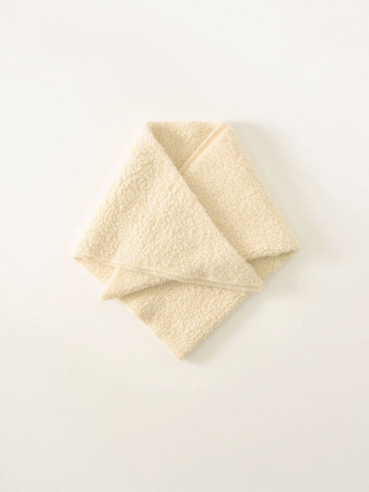 [nothing written] Triangle wool muffler (Ivory boucle)