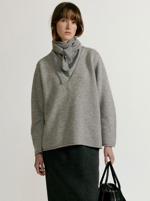 [nothing written] Cerin deep v-neck pullover (Gray)