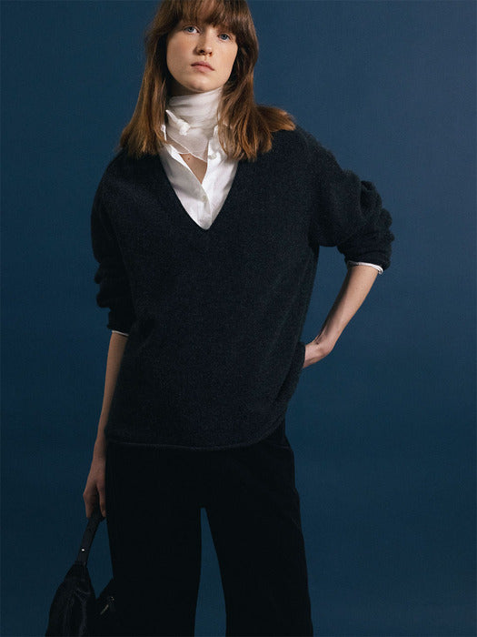 [nothing written] Cerin deep v-neck pullover (Charcoal)