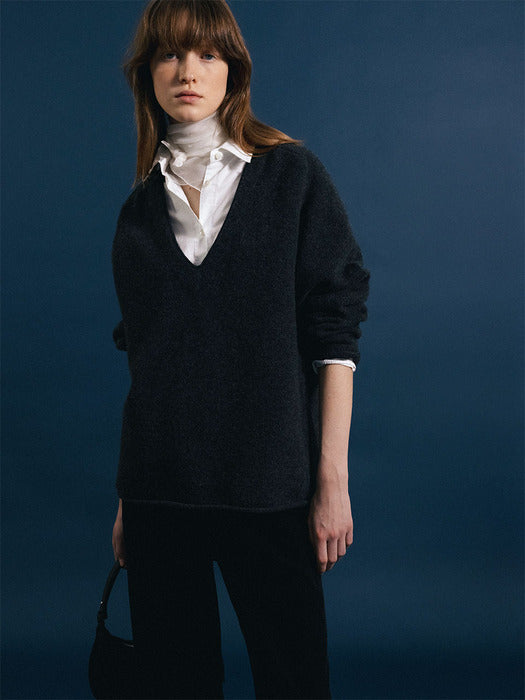 [nothing written] Cerin deep v-neck pullover (Charcoal)