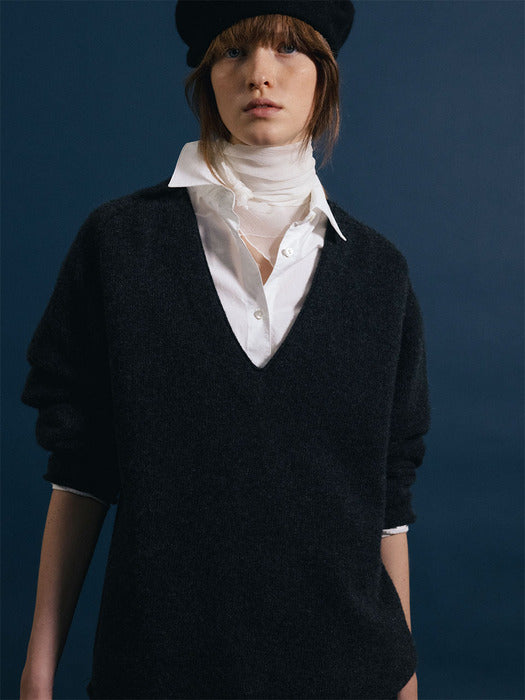 [nothing written] Cerin deep v-neck pullover (Charcoal)