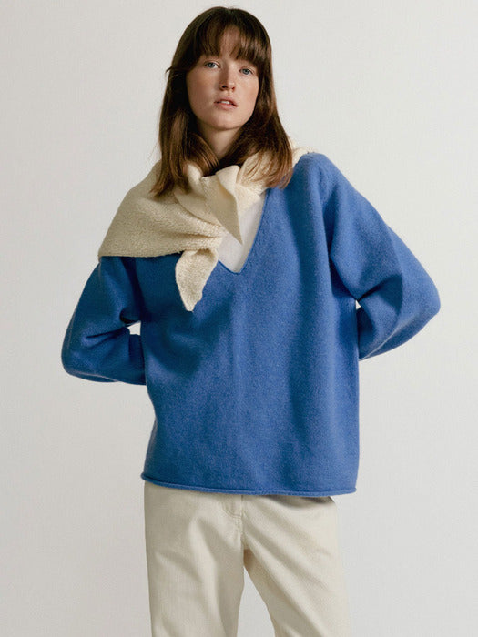 Cerin deep v-neck pullover (Blue)