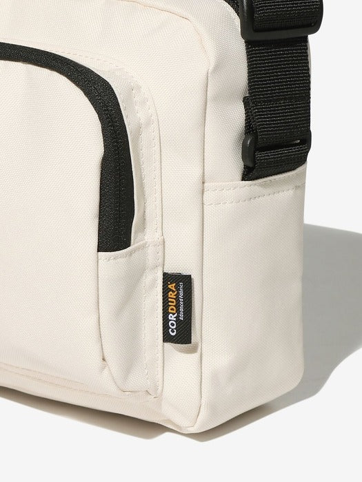 Essential Medium Crossbody Bag_FS3BCG3330X_CRM