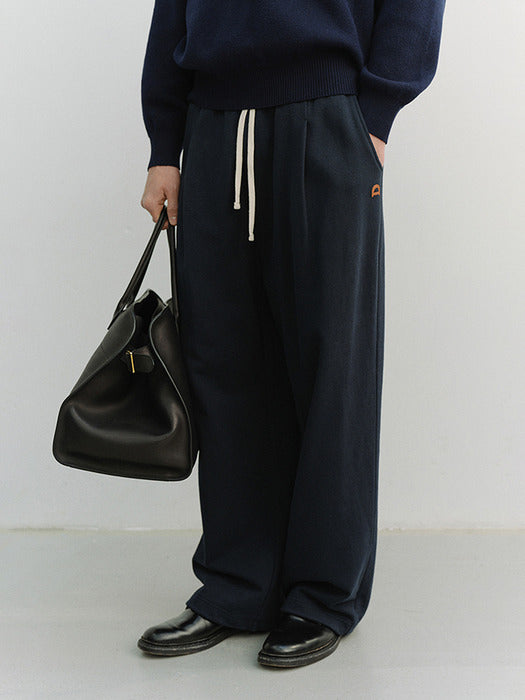 [dunst] UNISEX LEATHER LOGO WIDE SWEAT PANTS FRENCH NAVY_UDPA6A102N2