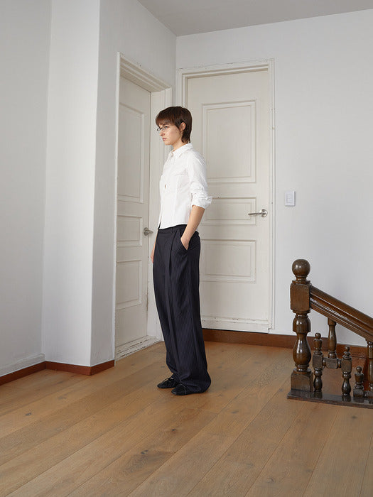 TUCK POINT STRIPE TROUSER IN DARK NAVY