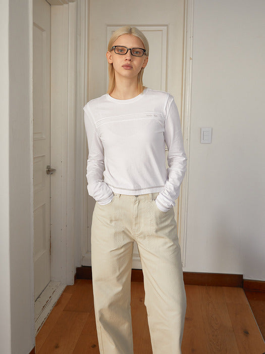 CUT LINE DETAIL LONG SLEEVE LOGO TOP IN WHITE