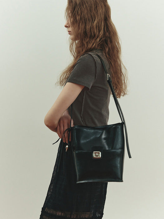 Raive Riley Bucket in Black