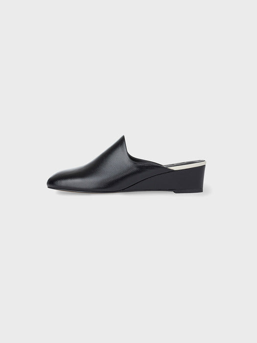 Eenk Venetian Mules - Black