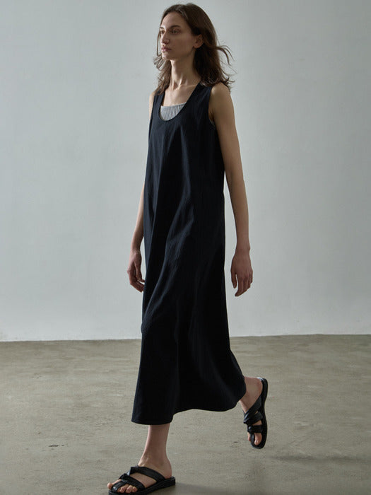 [facade pattern] U-Neck Sleeveless Dress in Black