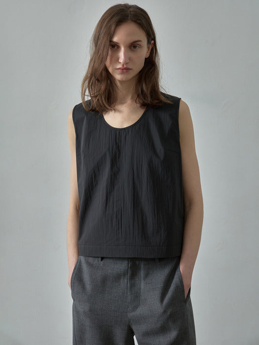 [facade pattern] U-Neck Sleeveless Top, Black