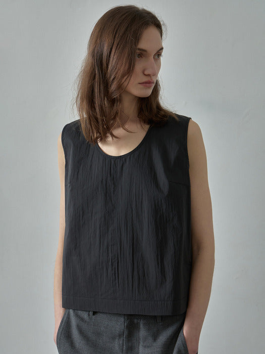 Facade Pattern U-Neck Sleeveless Top black