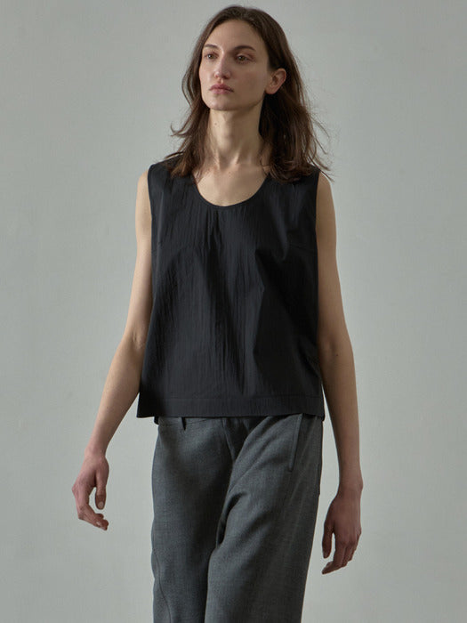 [facade pattern] U-Neck Sleeveless Top, Black