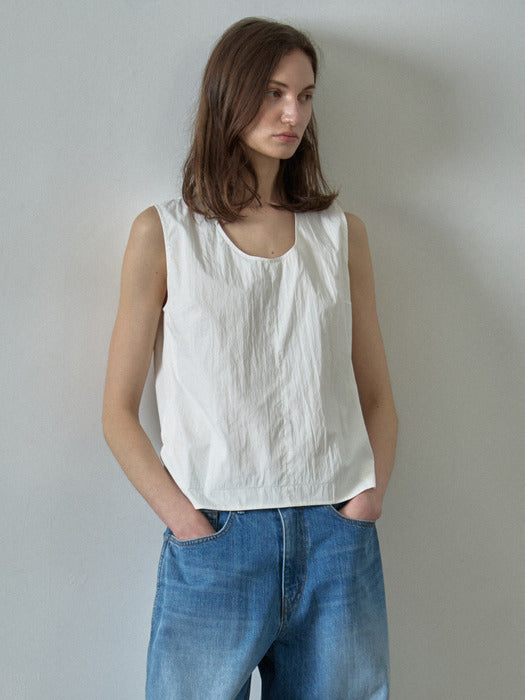 Facade Pattern U-Neck Sleeveless Top off white