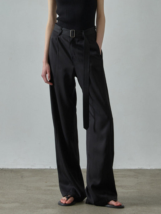 [facade pattern] Belted Curved Pants_black