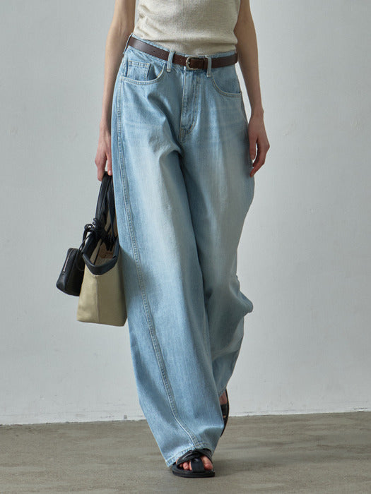 [facade pattern] Wide Tapered Denim - Light Indigo