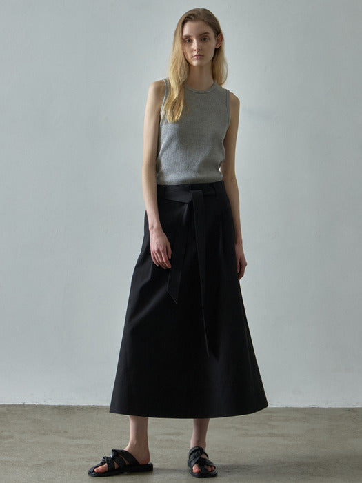 Facade Pattern Belted One-Tuck Skirt black