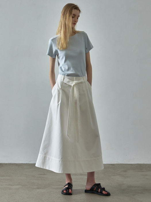 Facade Pattern Belted One-Tuck Skirt white