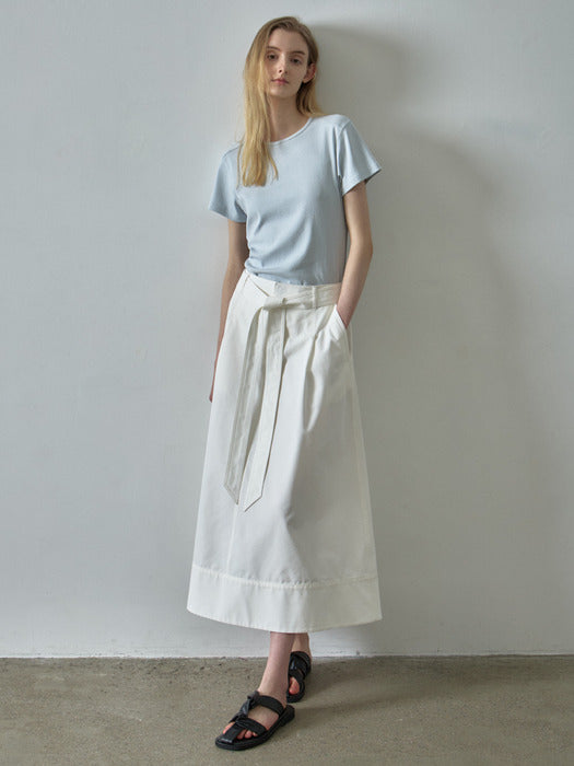 Facade Pattern Belted One-Tuck Skirt white