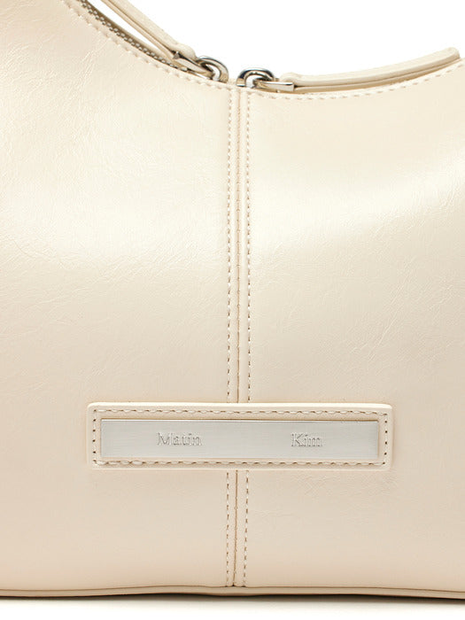 ASYMMETRICAL ZIPPER BAG IN IVORY