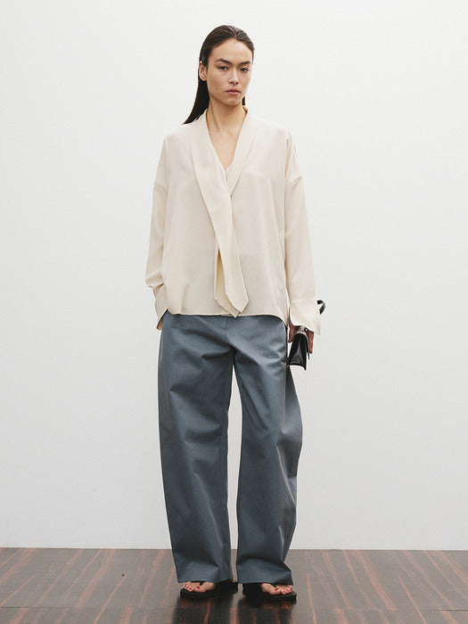 [recto] SCARF DETAIL BLOUSE (LIGHT BEIGE)