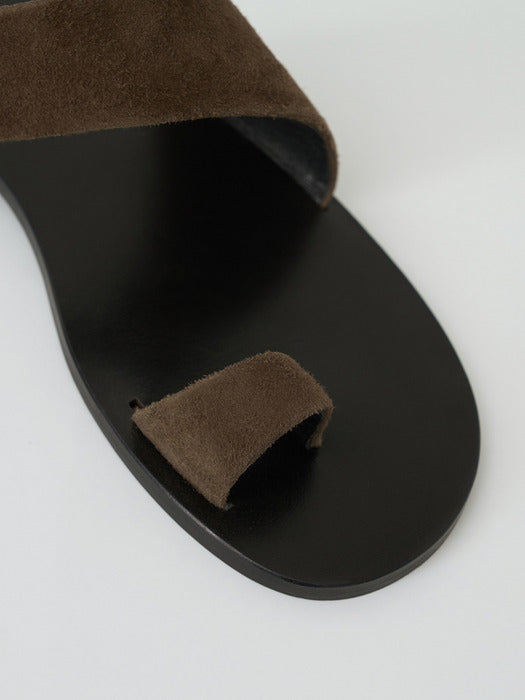[moia] curved flip-flops (brown suede)