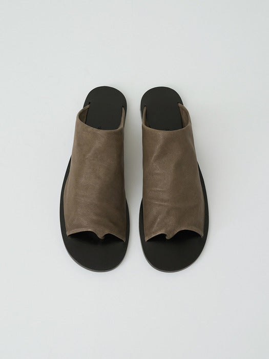 [moia] wrinkle mule (taupe)
