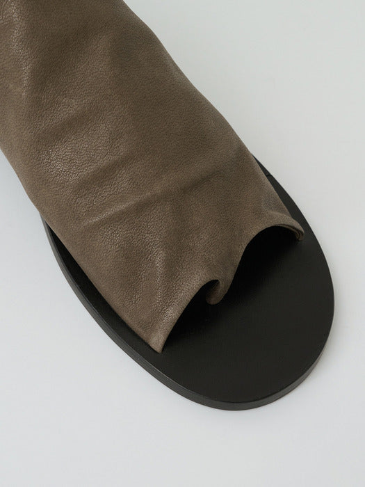 [moia] wrinkle mule (taupe)