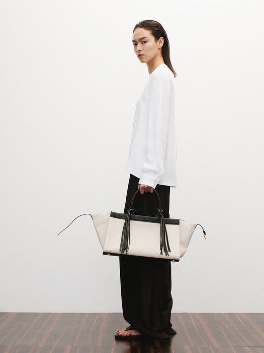 [recto] CURVED SHOULDER LINE BLOUSE (OFF WHITE)