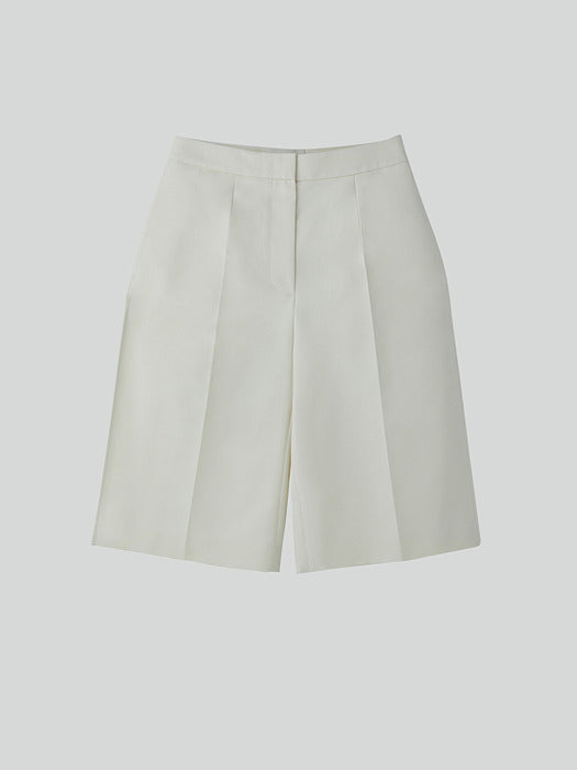 [recto] PIN TUCKED DETAIL VERMUDA PANTS (ECRU)