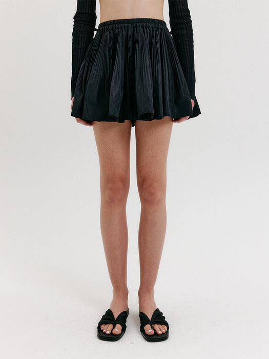 Eenk Pleats Shorts - Black
