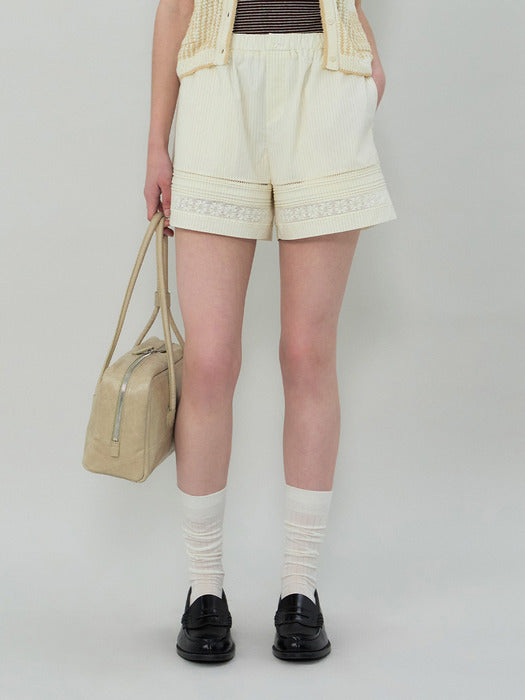 Grove 25Ss Ellis Lace Shorts (Cream)