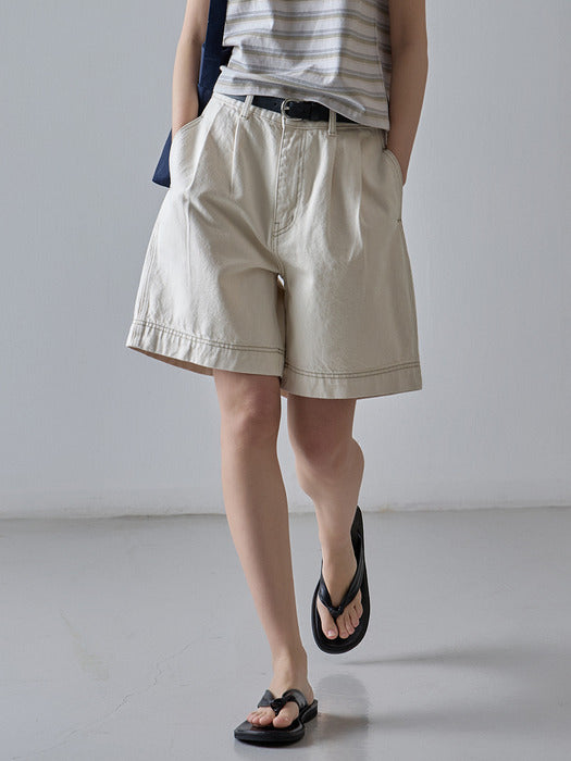 Facade Pattern Two-tuck Denim Shorts ecru