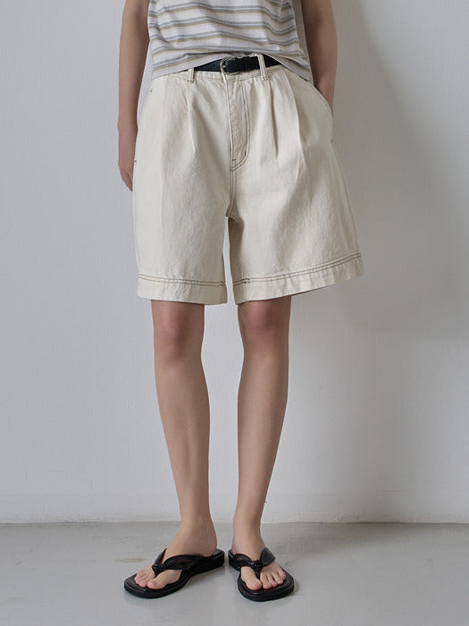 Facade Pattern Two-tuck Denim Shorts ecru