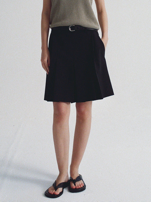 Facade Pattern Summer Wool Pleated Bermuda Shorts black