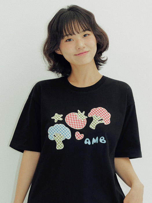 [ambler] Tomato Broccoli Duo Patch Check Patch T-Shirts As1224 (Black)